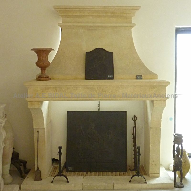 Cheminée de style Louis Philippe, une réalisation artisanale réussie de l'atelier Bidal.