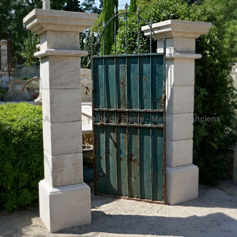 Pair of stone-cut pillars made in Isle sur la Sorgue in Provence by Alain BIDAL.