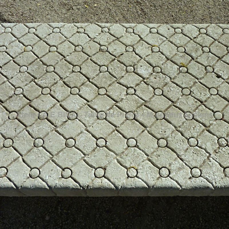 Magnifique mobilier de jardin en pierre naturelle signé Alain Bidal en Provence