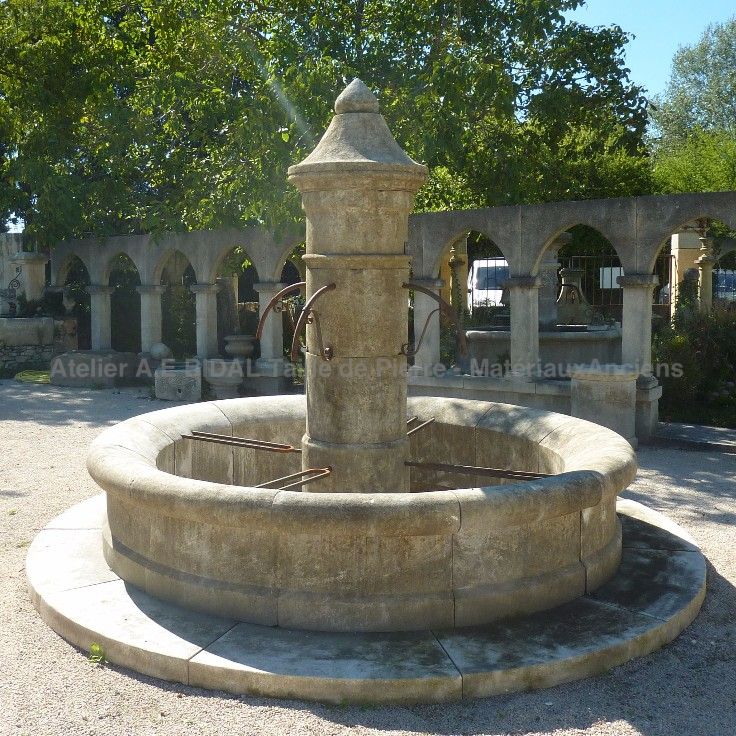 Exceptional garden fountain ǀ THE grand fountain in stone by the atelier Alain BIDAL (Provence)