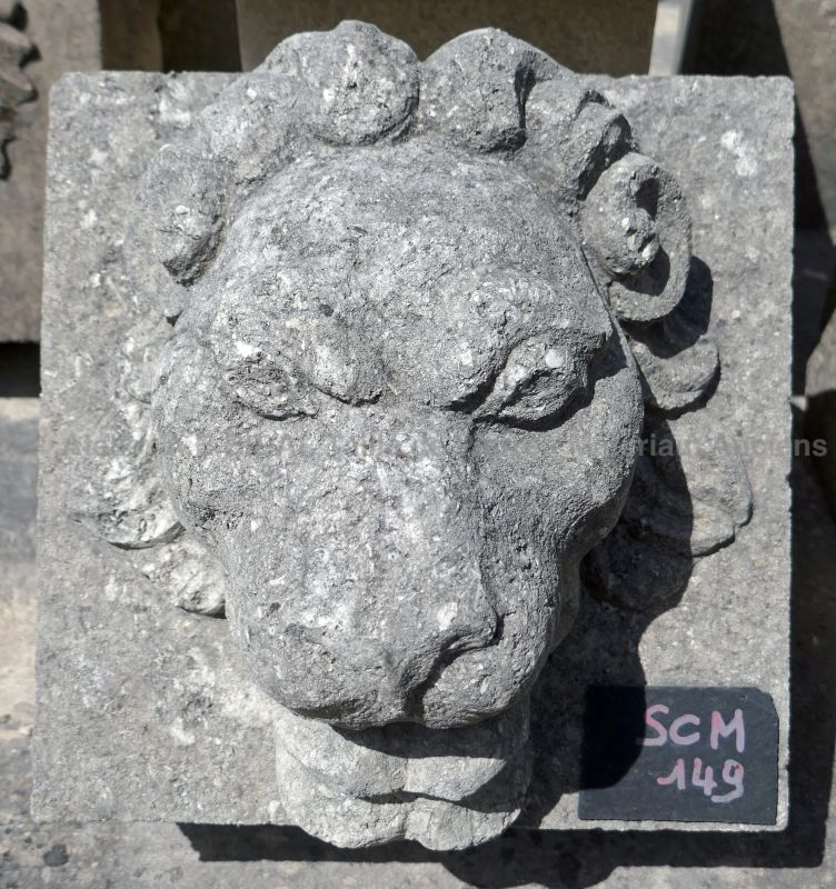 Tête de lion en pierre patinée - Atelier Alain BIDAL (Provence)