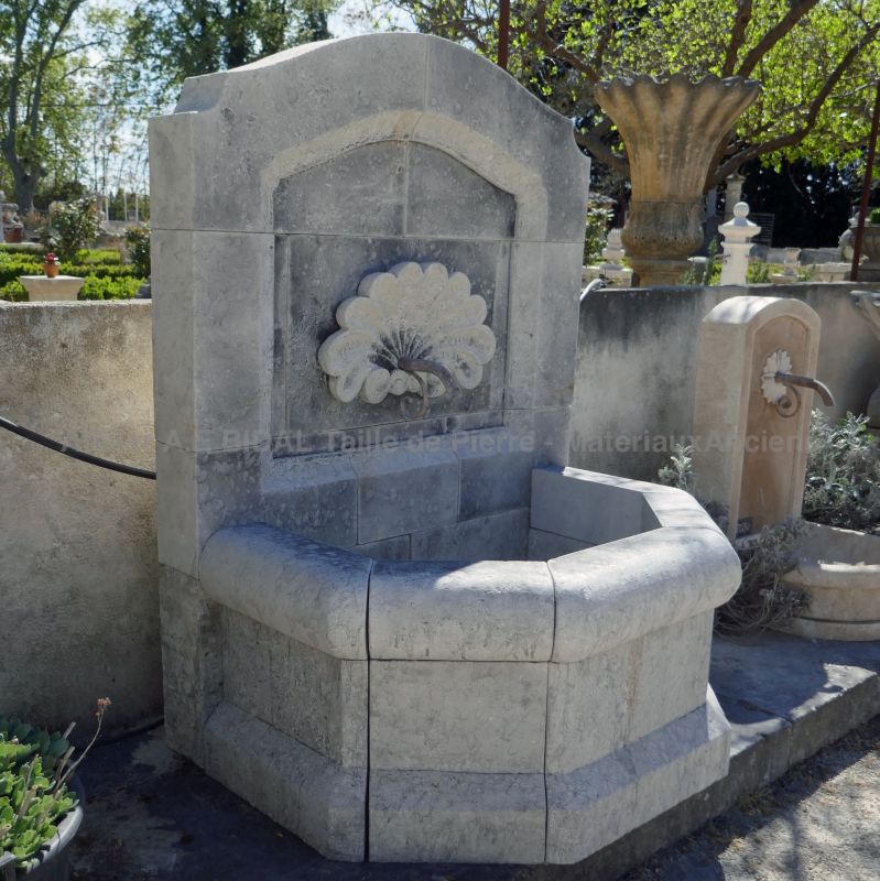Decorative element in stone : beautiful garden fountain by Atelier Alain BIDAL, Provence
