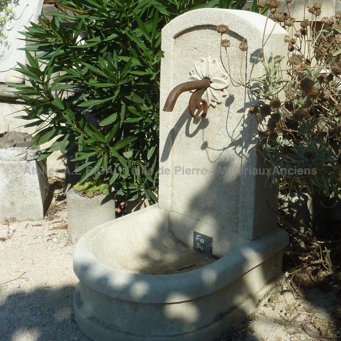 Cheap and beautiful stone fountain - Atelier Alain BIDAL (Provence)
