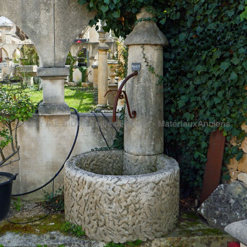 Garden fountain of Provence for outdoor use in natural French limestone - Atelier Alain BIDAL (Provence)