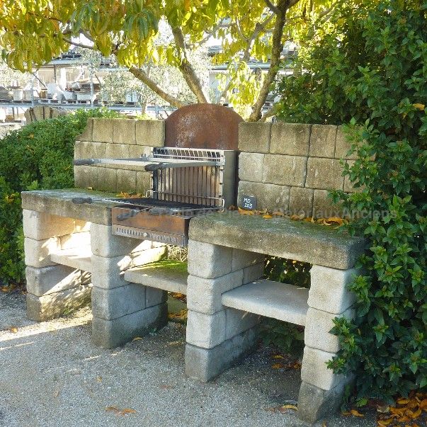 Summer kitchen in stone - Atelier Alain Bidal (Provence)
