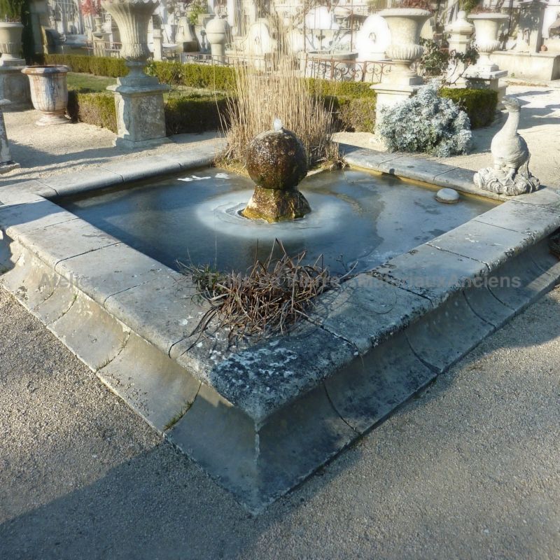 French limestone basin for the decoration of the garden - Atelier Alain BIDAL (Provence)