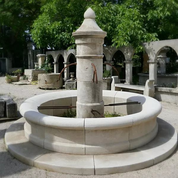 Large central stone fountain from the master stonemason of Provence : Alain BIDAL.