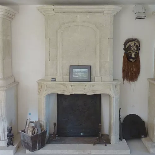 Cheminée de style Louis XIV, une belle réalisation artisanale de l'atelier Alain BIDAL en Provence