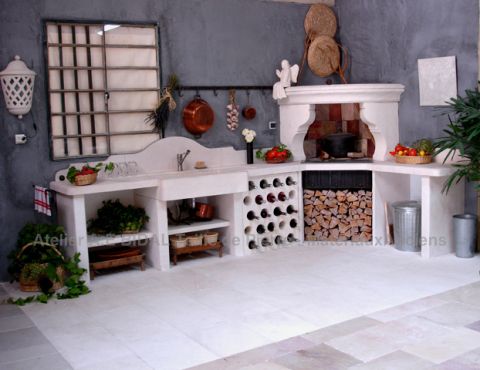 Cuisine en pierre : mobilier artisanal de maison de l'atelier de taille de pierre Alain Bidal (Provence)