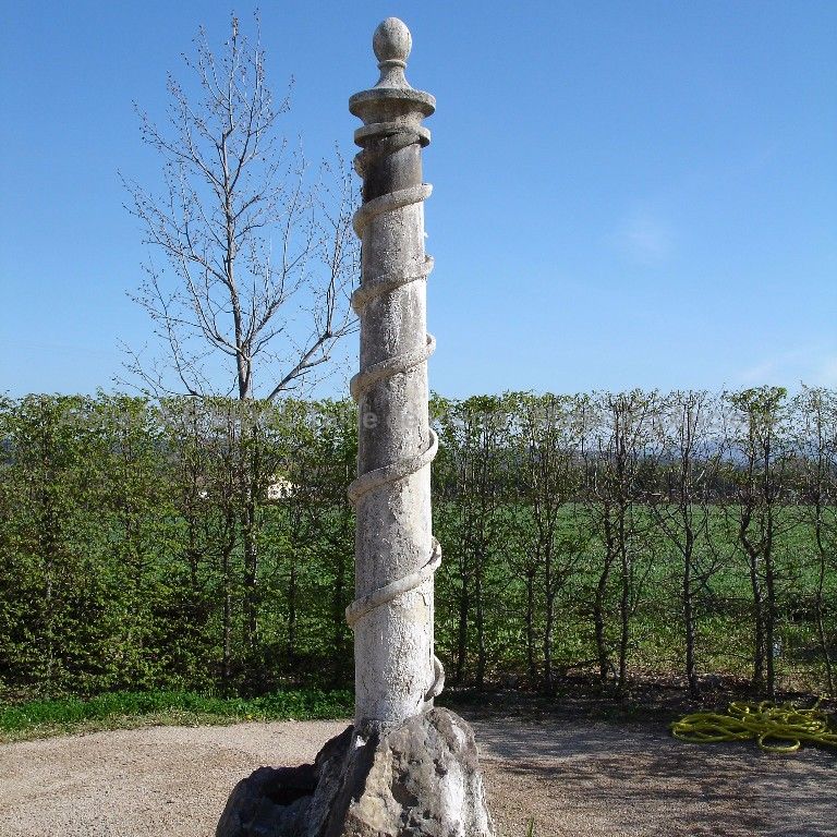 Exceptional fountain for outdoor decoration in natural stones from French quarry - Atelier Alain BIDAL (Provence).