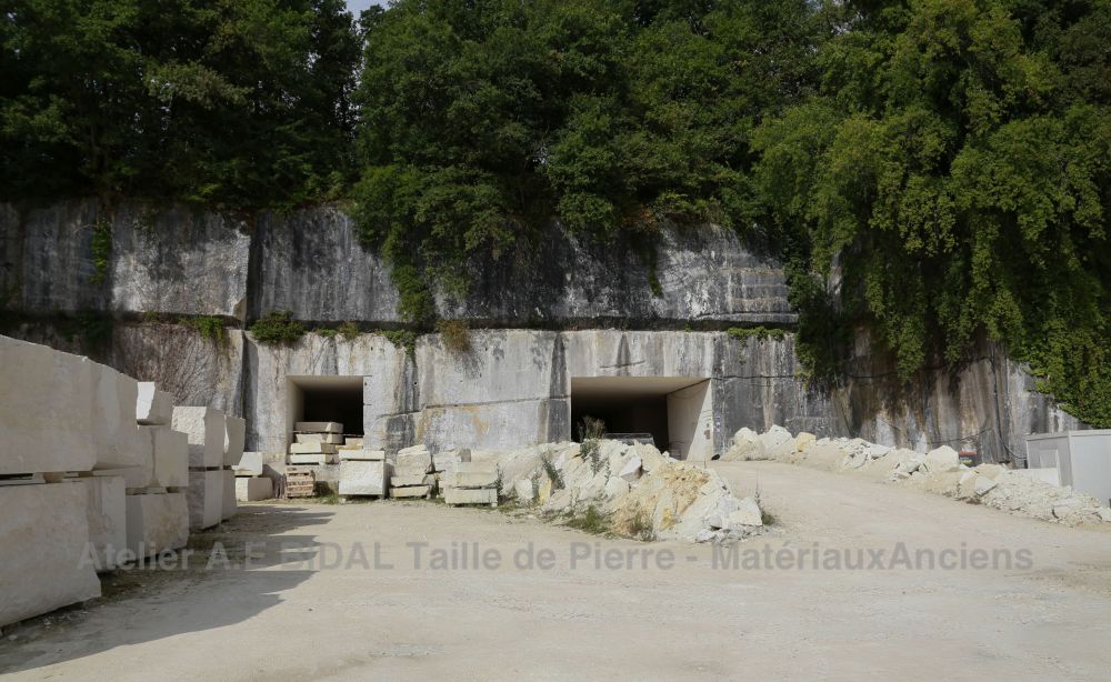 Nous utilisons la pierre d'Avy pour toutes nos réalisations en taille de pierre.