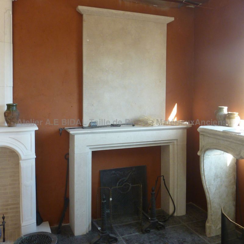 Belle cheminée de style Napoléon IIl en pierre - Atelier Alain BIDAL (Provence)