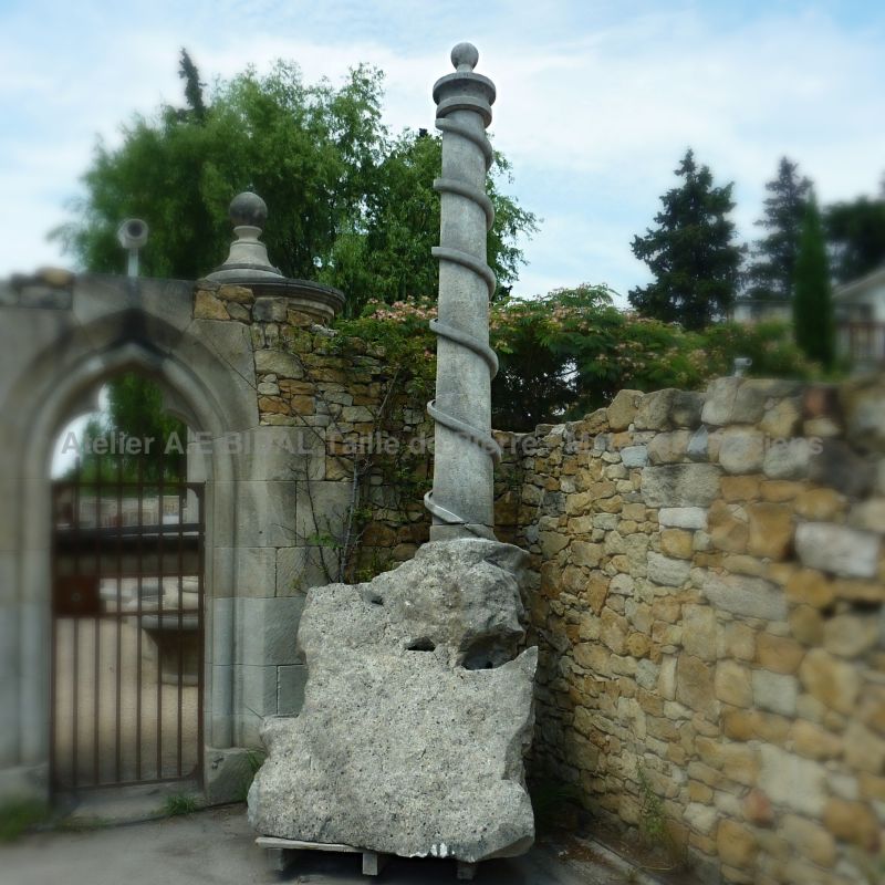 Original water fountain carved in natural limestone by Atelier Alain BIDAL (Provence)