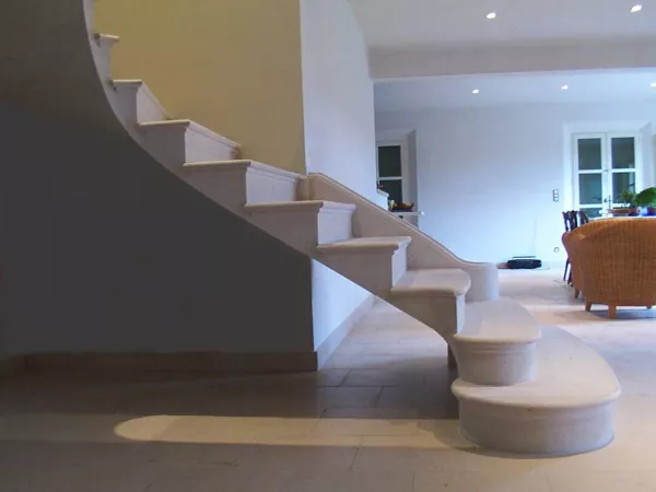 Magnificnet exemple of a staircase in stone handmade by the stone mason of the Bidal workshop in Vaucluse
