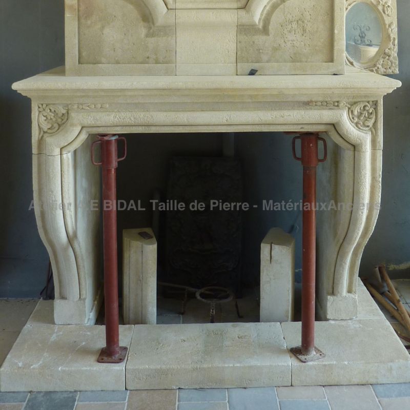 Très belle cheminée à trumeau d'inspiration Louis XIV - Atelier Alain BIDAL (Provence)