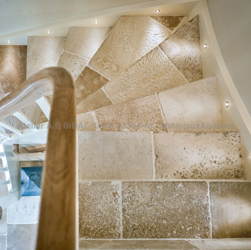 Dallage en pierre de Bourgogne rustique par Atelier Alain BIDAL