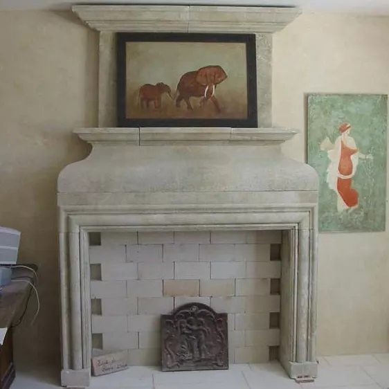 La cheminée Louis XIII en pierre : une superbe cheminée décorative - Atelier Alain BIDAL (Provence)