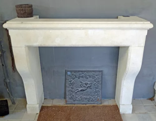 Classic Provence mantelpiece in carved limestone - Atelier Alain BIDAL (Provence)