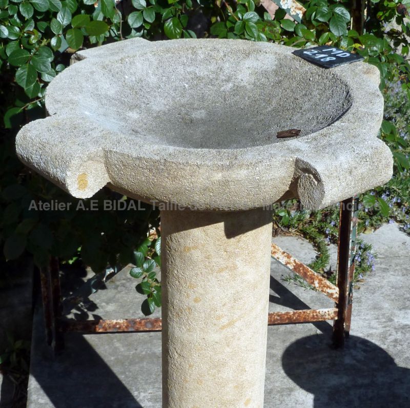 Bel objet de déco de jardin ou de terrasse - objet de déco en pierre original.