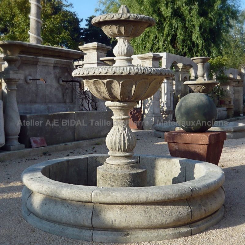 Beautiful central stone fountain with round basin and 2 overflowing bowls - Atelier Alain BIDAL (Provence)